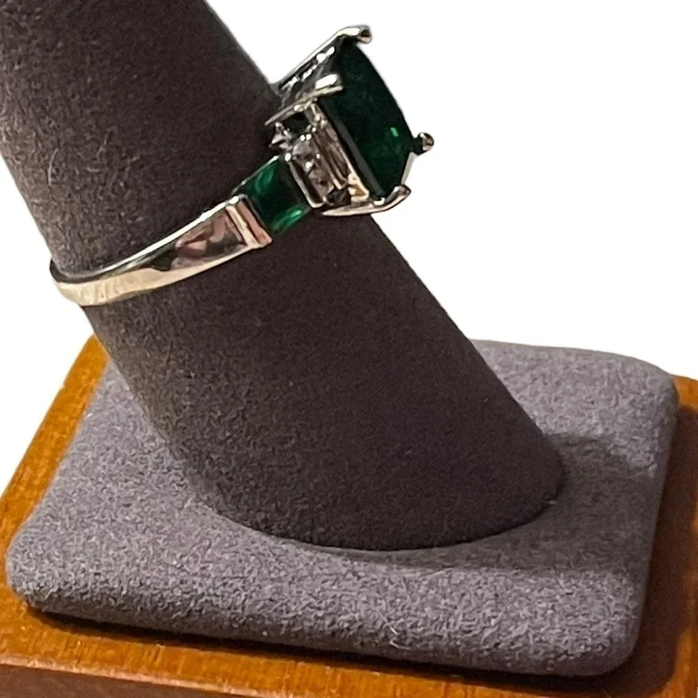 Emerald Green Sterling Silver 925 Emerald Cut Cubic Zirconia Ring Size‎ 8.75